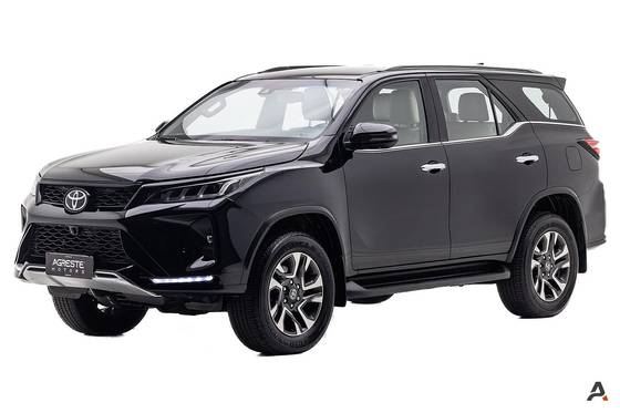 TOYOTA HILUX SW4 2.8 D-4D TURBO DIESEL DIAMOND 7L 4X4 AUTOMÁTICO TOYOTA HILUX SW4 2.8 D-4D TURBO DIESEL DIAMOND 7L 4X4 AUTOMÁTICO